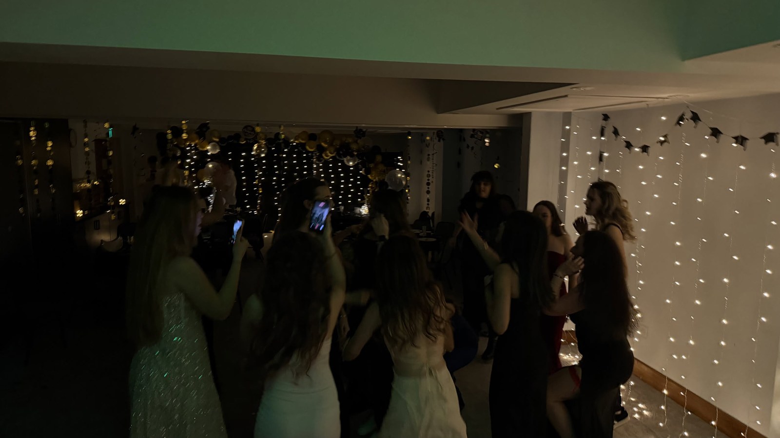 Courtyard by Marriott London Gatwick Airport · Our booth, lighting and celebration details